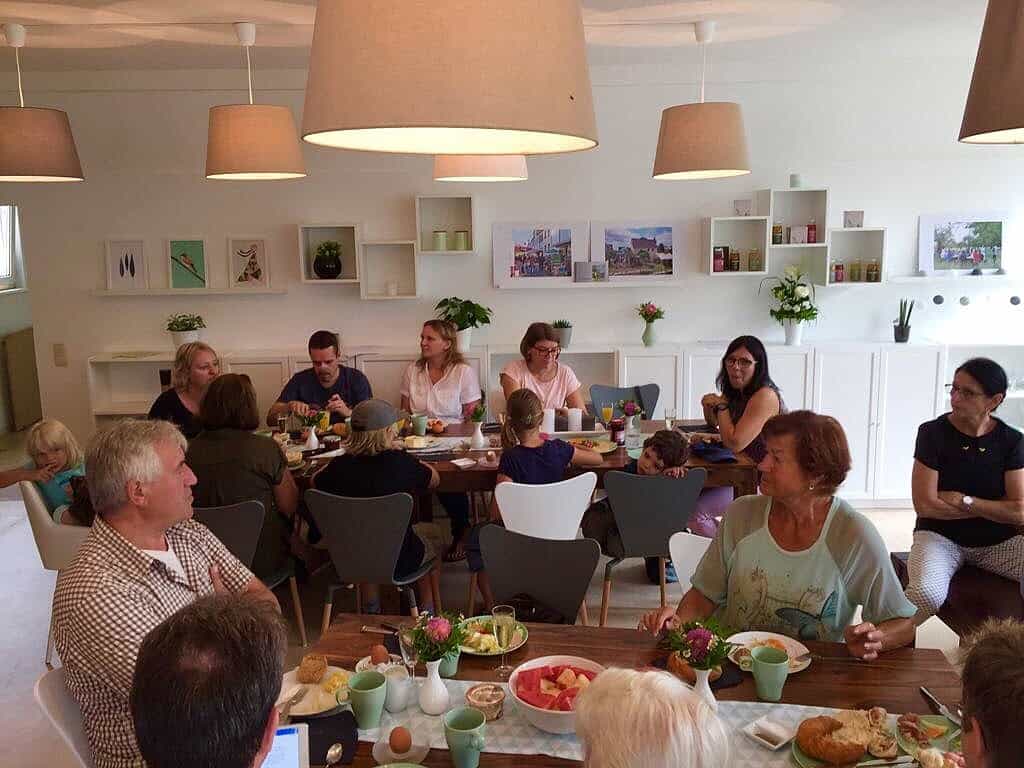 Gut besuchtes Kontakt-Frühstück